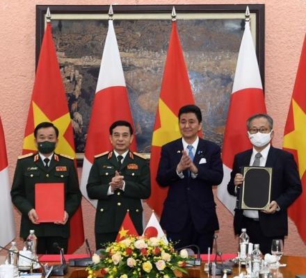 Việt Nam - Nhật Bản ký Thỏa thuận chuyển giao thiết bị và công nghệ quốc phòng 