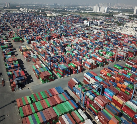Xử lý căn cơ tình trạng ùn tắc hàng hóa tại cảng biển